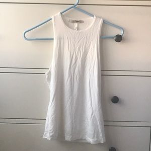 White sleeveless shir